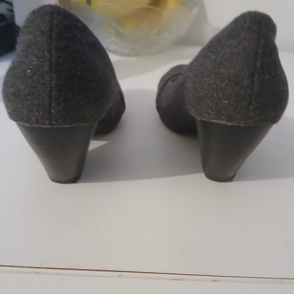 Spring heels - Picture 3 of 6